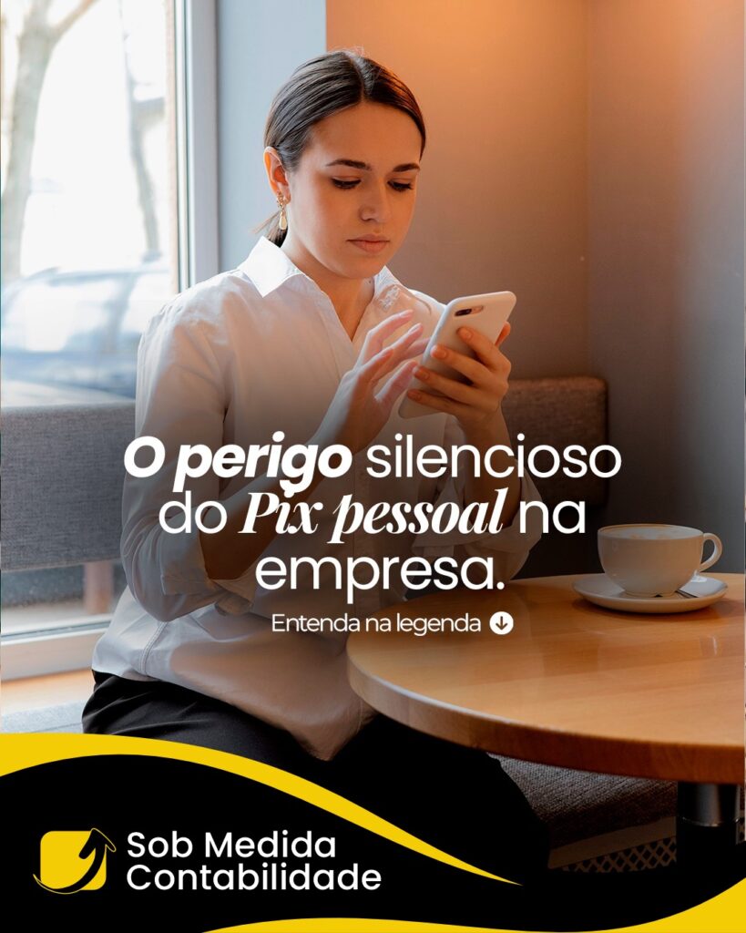 Empresário organizando as finanças da empresa com separação entre conta pessoal (CPF) e conta empresarial (CNPJ).