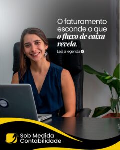 Empresário analisando fluxo de caixa e gestão financeira da empresa.